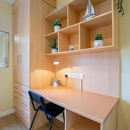 83 - Superb Townhouse By Shortstays Holiday home Galway