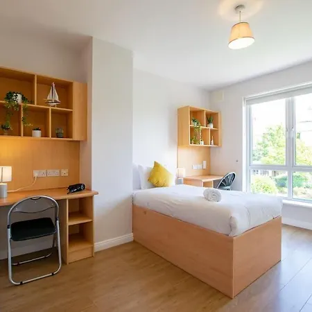83 - Superb Townhouse By Shortstays Holiday home