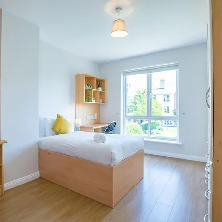 83 - Superb Townhouse By Shortstays Galway