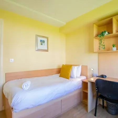 Holiday home 83 - Superb Townhouse By Shortstays Galway