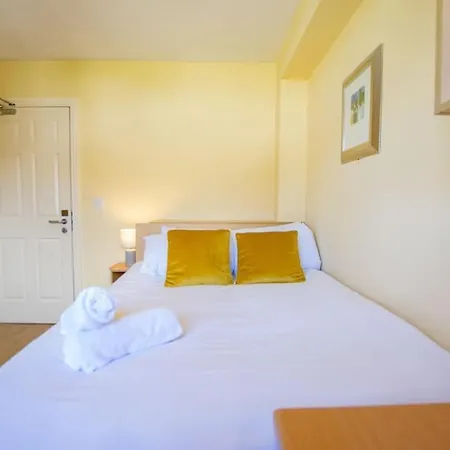 Holiday home 83 - Superb Townhouse By Shortstays