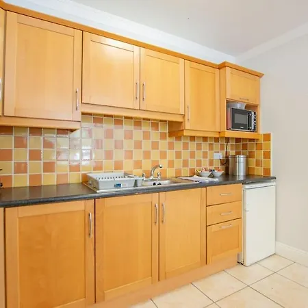 83 - Superb Townhouse By Shortstays Holiday home *
