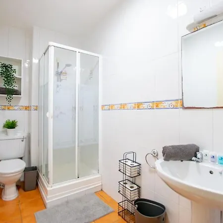 83 - Superb Townhouse By Shortstays Holiday home Galway