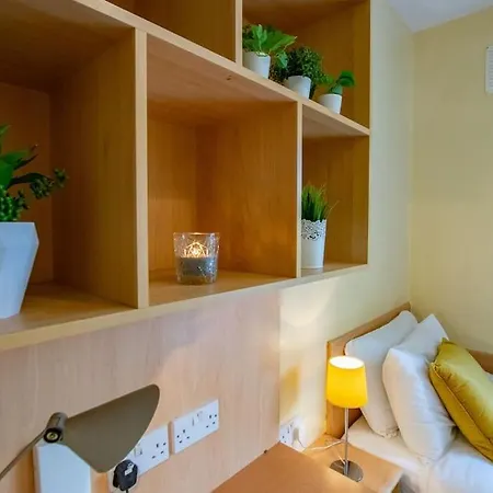 83 - Superb Townhouse By Shortstays Holiday home