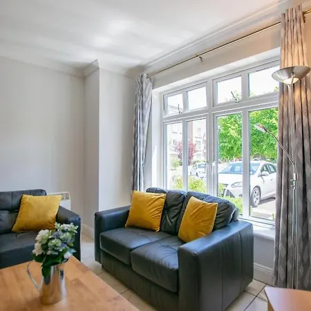 83 - Superb Townhouse By Shortstays Holiday home *