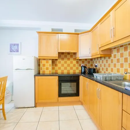 Holiday home 83 - Superb Townhouse By Shortstays